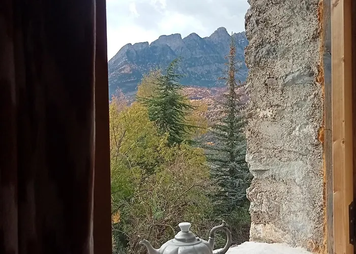 En Cuadra Pajar, * Hoz de Jaca